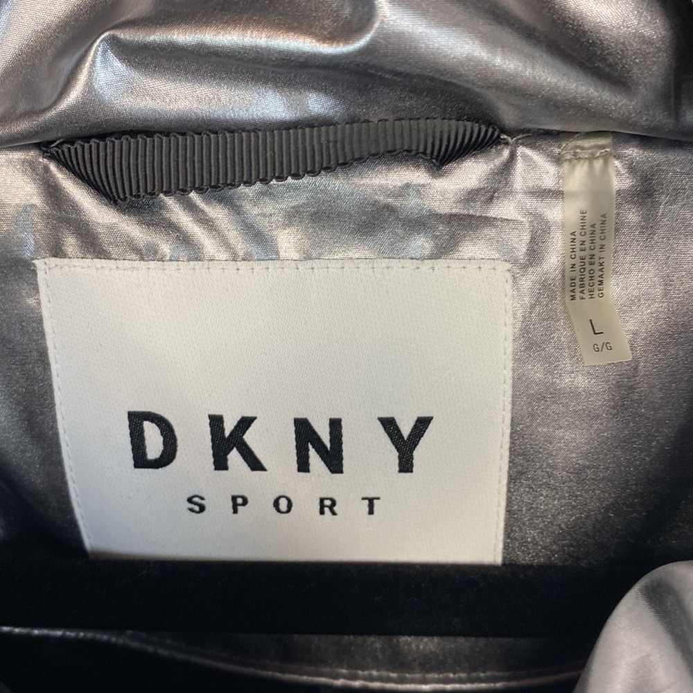 Woman’s DKNY Sport Silver Puffer Jacket- Size Lg - Picture 3 of 12